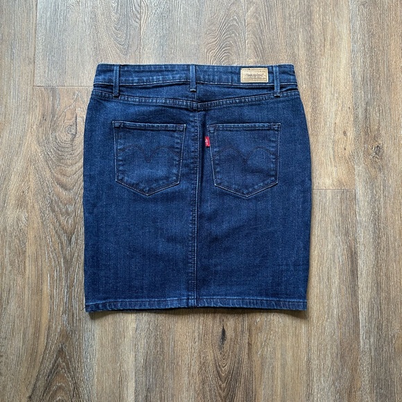 Levi’s Skirt - Picture 2 of 2